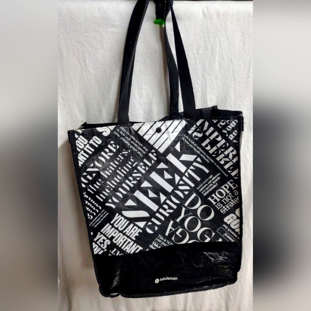 Lululemon Snap bag